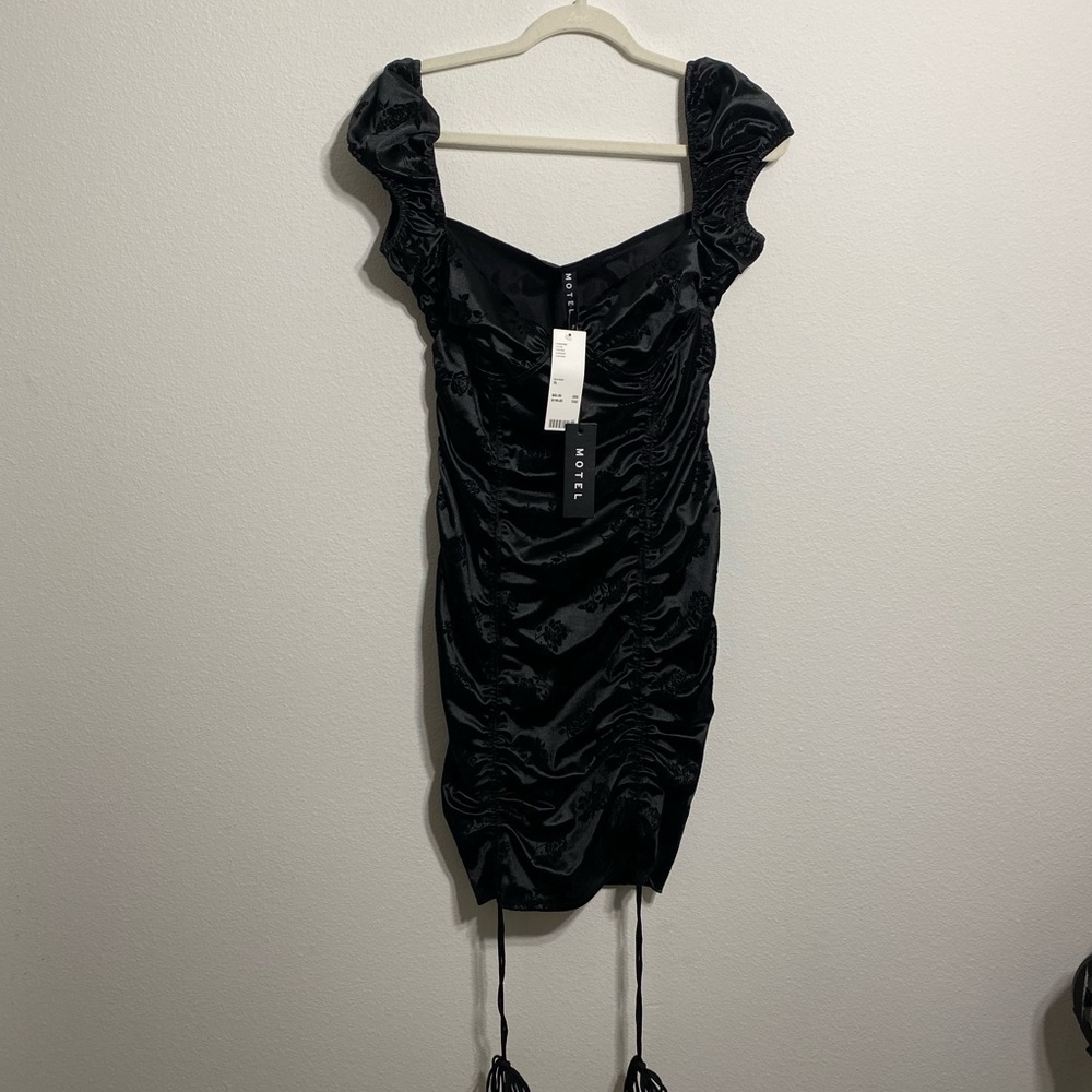 MOTEL SINORA VELVET DRESS - Picture 8 of 12